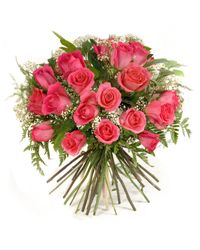 bouquet or pink roses and babys breath
